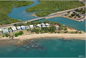 Aerial Photo Cooee Bay QLD Aerial Photography