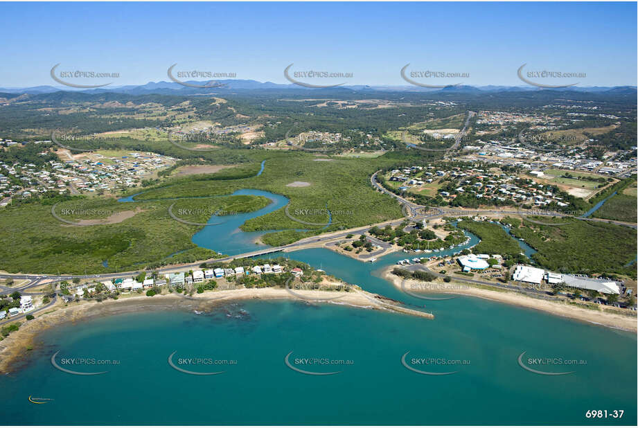 Aerial Photo Cooee Bay QLD Aerial Photography